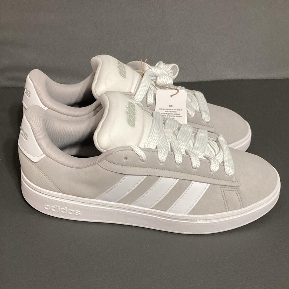 Adidas Grand Court Alpha 00s men’s 11
Grey seaside with white stripes - Picture 2 of 6